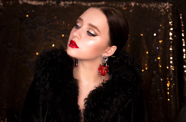 4 items are enough for party makeup!